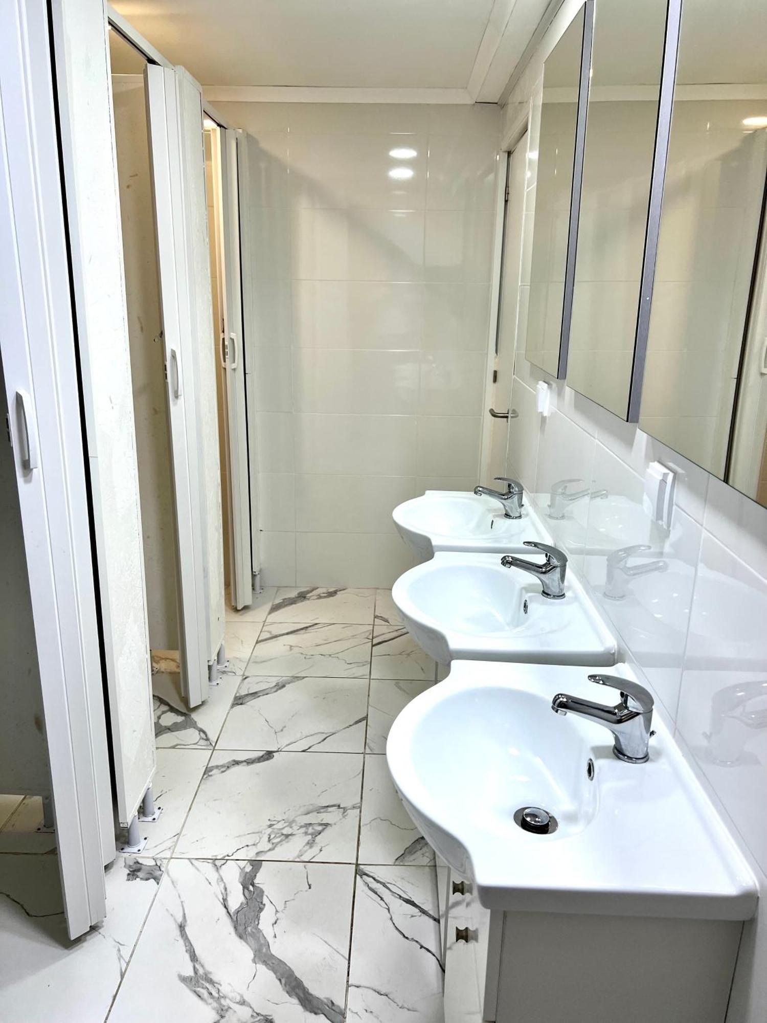Oeiras Beach Private Room 9 - Double Bedroom With Shared Bathroom & Terrace Exterior photo