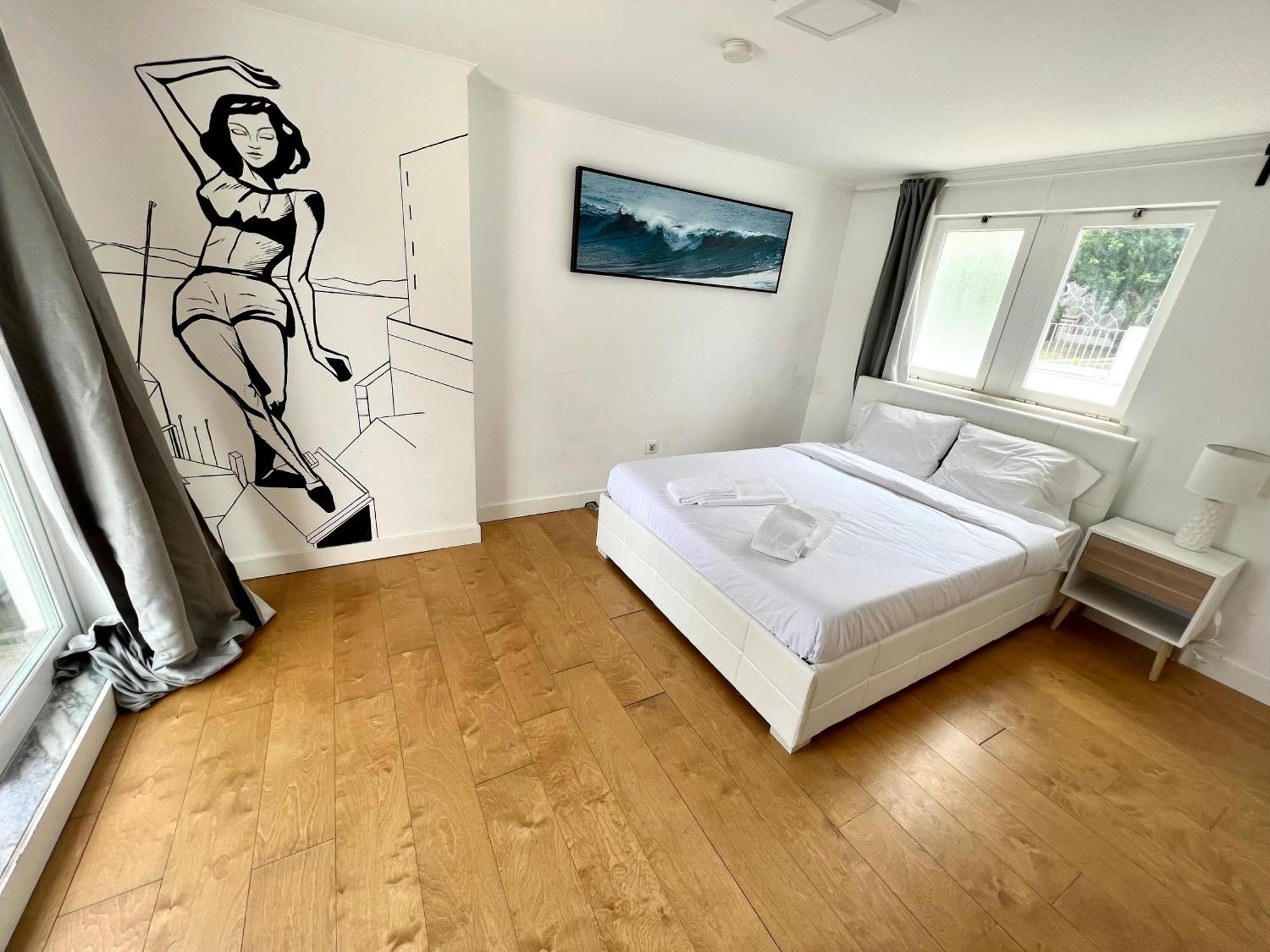 Oeiras Beach Private Room 9 - Double Bedroom With Shared Bathroom & Terrace Exterior photo