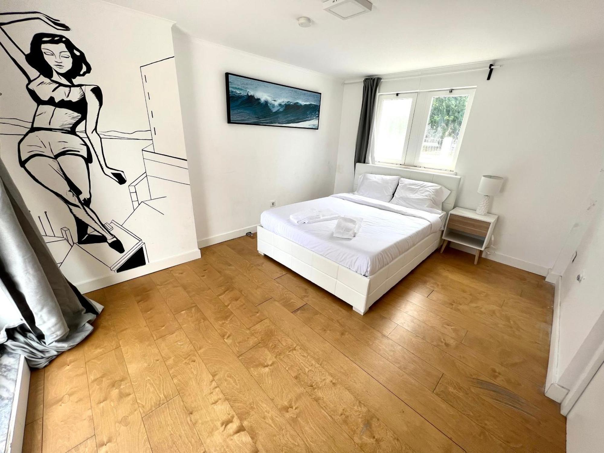 Oeiras Beach Private Room 9 - Double Bedroom With Shared Bathroom & Terrace Exterior photo