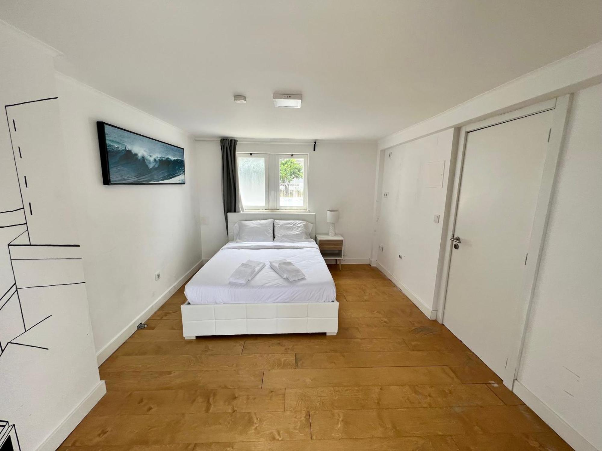 Oeiras Beach Private Room 9 - Double Bedroom With Shared Bathroom & Terrace Exterior photo