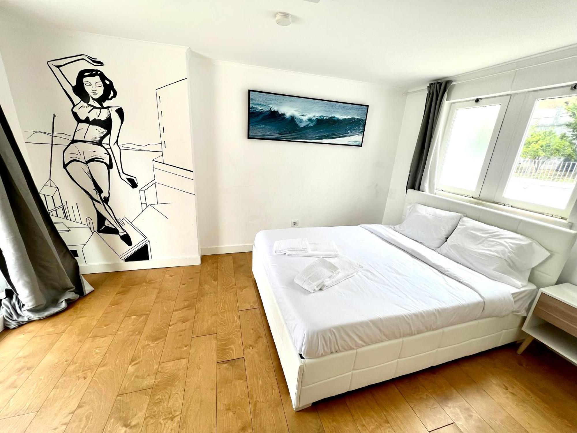 Oeiras Beach Private Room 9 - Double Bedroom With Shared Bathroom & Terrace Exterior photo