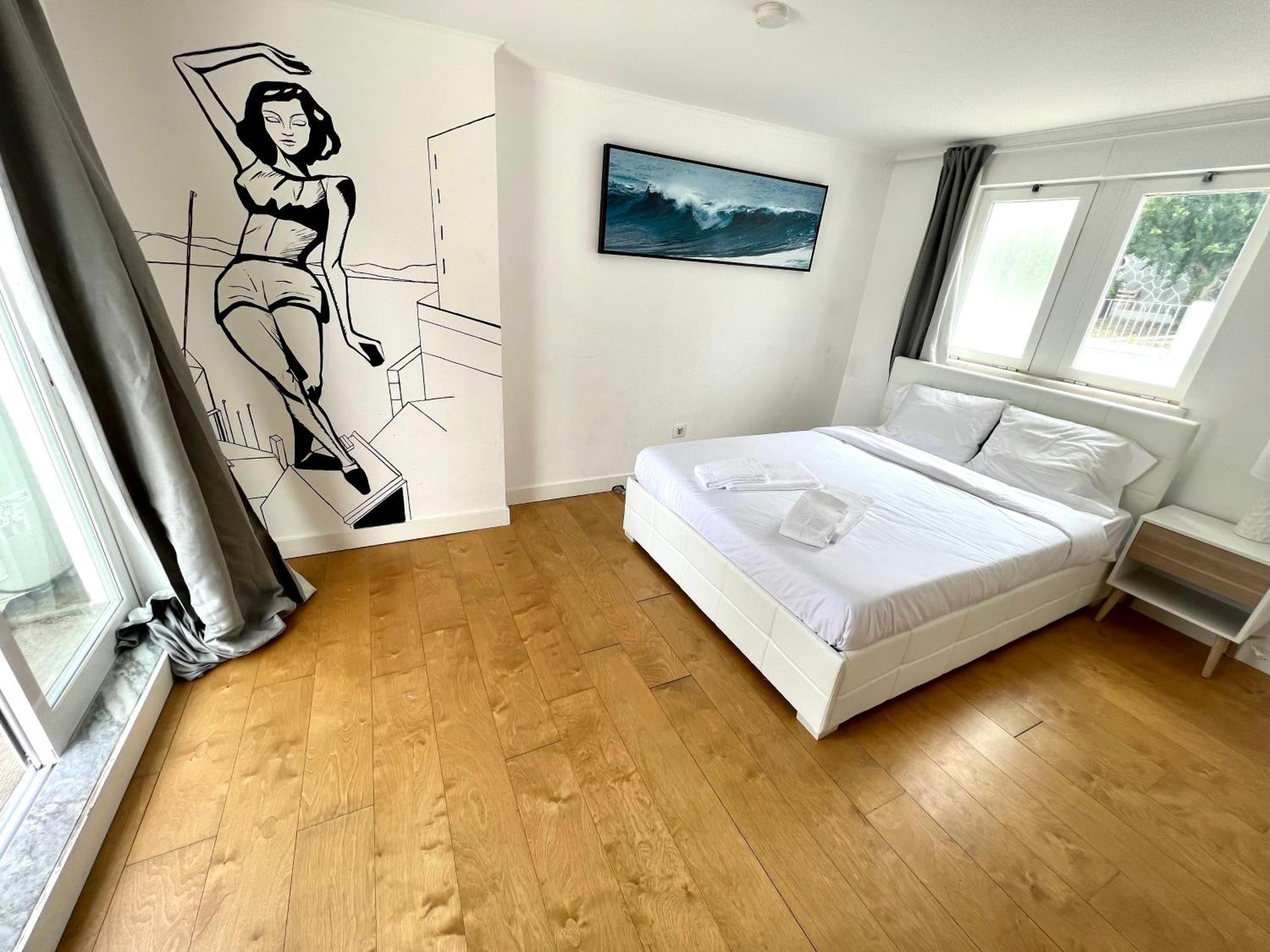 Oeiras Beach Private Room 9 - Double Bedroom With Shared Bathroom & Terrace Exterior photo